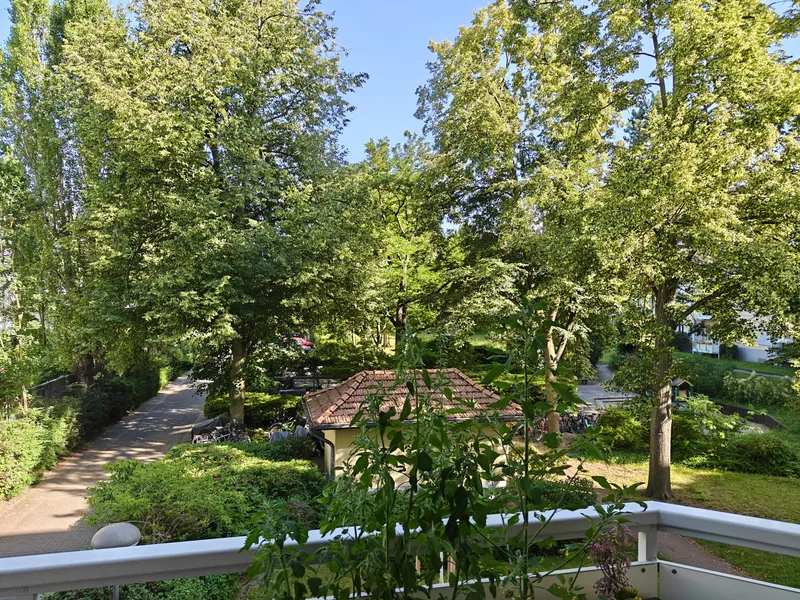 Befristete Vermietung: Helle 2-Zimmer-Wohnung mit Balkon in Berlin-Zehlendorf — photo 1